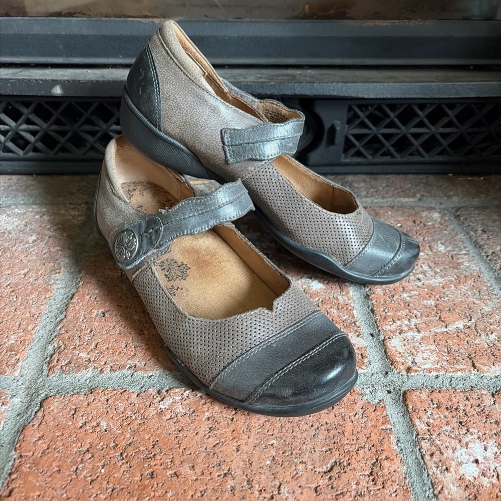 Taos Footwear Comfort Mary Jane Shoes Beige/Gray SZ 7.5 EU 39